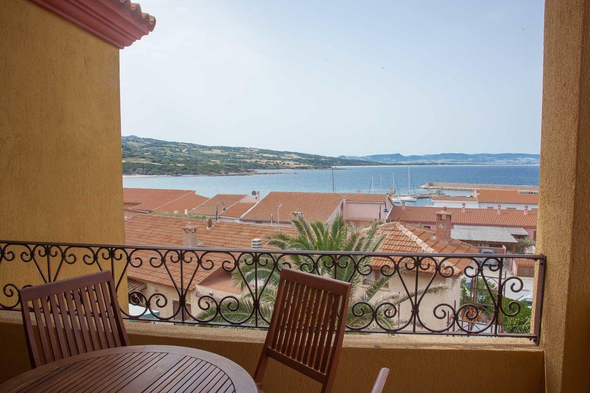 Air Borgo Della Torre Lejlighedshotel Isola Rossa Eksteriør billede